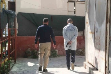 Transseks&uuml;ellerle aynı evi paylaşan İranlı gencin &ouml;l&uuml;m&uuml; polisi harekete ge&ccedil;irdi
