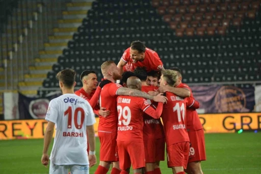 &Ccedil;orum FK: 3 - &Uuml;mraniyespor: 1