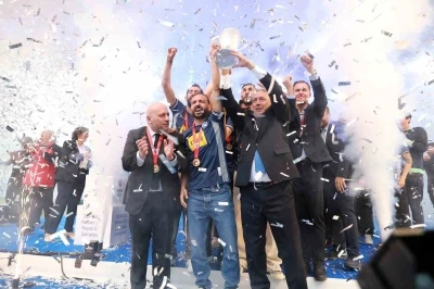 Trendyol 1. Lig&rsquo;e y&uuml;kselen Sarıyer, kupasını aldı
