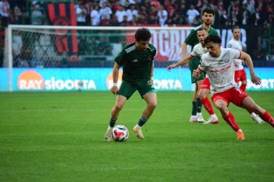  Esenler Erokspor'u 2-0 yenen &Ccedil;orum FK S&uuml;per Lig'e &ccedil;ıktı