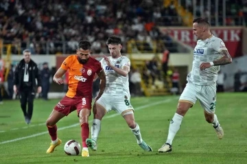 Trendyol S&uuml;per Lig: Alanyaspor: 0 - Galatasaray: 0  (İlk yarı)

