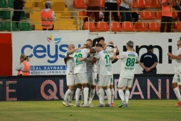 Trendyol S&uuml;per Lig: Alanyaspor: 1 - Antalyaspor: 0 (İlk yarı)
