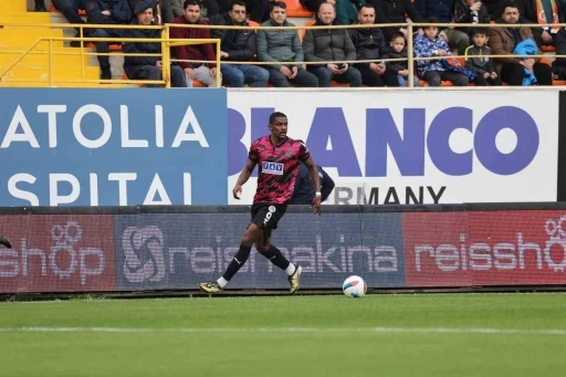 Trendyol S&uuml;per Lig: Alanyaspor: 2 - Başakşehir: 2 (İlk yarı)
