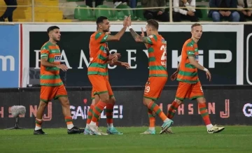 Trendyol S&uuml;per Lig: Alanyaspor: 2 - Trabzonspor: 0 (İlk yarı)