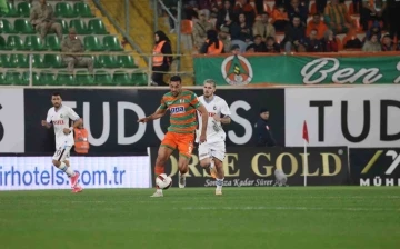 Trendyol S&uuml;per Lig: Alanyaspor: 3 - Trabzonspor: 1 (Ma&ccedil; sonucu)
