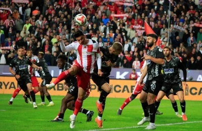 Antalyaspor: 0 - Corendon Alanyaspor: 0 (İlk yarı)
