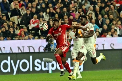  Antalyaspor: 0 - Galatasaray: 2 (İlk yarı)