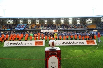 Trendyol S&uuml;per Lig: Başakşehir: 0 - Trabzonspor: 1 (İlk yarı)
