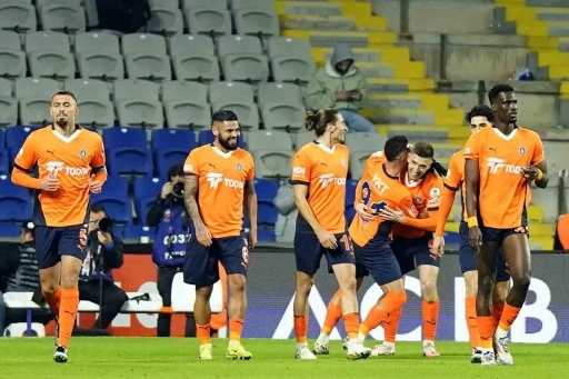 Trendyol S&uuml;per Lig: Başakşehir: 4 - G&ouml;ztepe: 0 (İlk yarı)
