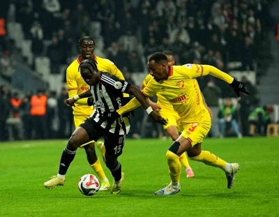 Trendyol S&uuml;per Lig: Beşiktaş: 2 - G&ouml;ztepe: 0 (İlk yarı)