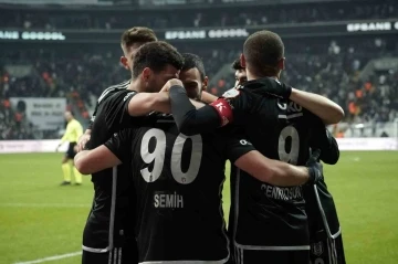 Trendyol S&uuml;per Lig: Beşiktaş: 3 - Fatih Karag&uuml;mr&uuml;k: 0 (Ma&ccedil; sonucu)
