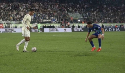 Trendyol S&uuml;per Lig: &Ccedil;aykur Rizespor: 0 - Fenerbah&ccedil;e: 1 (İlk yarı)