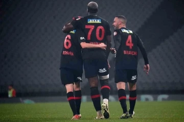 Trendyol S&uuml;per Lig: Fatih Karag&uuml;mr&uuml;k: 4 - Antalyaspor: 1 (Ma&ccedil; sonucu)
