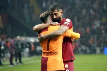 Trendyol S&uuml;per Lig: Galatasaray: 1 - Fatih Karag&uuml;mr&uuml;k: 0 (İlk yarı)
