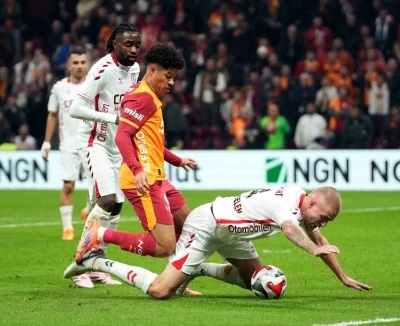 Trendyol S&uuml;per Lig: Galatasaray: 2 - Samsunspor: 1 Ma&ccedil; devam ediyor