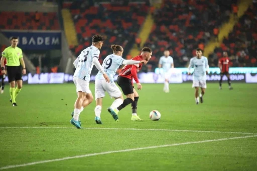 Trendyol S&uuml;per Lig: Gaziantep FK: 1 - Adana Demirspor: 0 (İlk yarı)