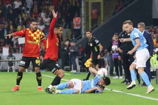 Trendyol S&uuml;per Lig: G&ouml;ztepe: 0 - Trabzonspor: 0 (İlk yarı)
