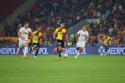 Trendyol S&uuml;per Lig: G&ouml;ztepe: 2 - &Ccedil;orum FK: 0 (İlk yarı)