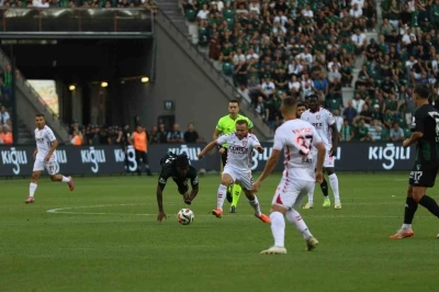 Trendyol S&uuml;per Lig: Kocaelispor: 0 - Samsunspor: 0 (İlk yarı)