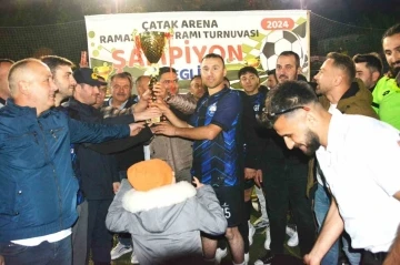 Trib&uuml;n i&ccedil;in 150 bin lira bağışta bulundular
