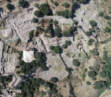 Troya M&uuml;ze M&uuml;d&uuml;r&uuml; Rıdvan G&ouml;lc&uuml;k: "M&uuml;ze sayesinde antik kentin yerinin de T&uuml;rkiye&rsquo;de olduğu vurgusu olduk&ccedil;a artıyor"
