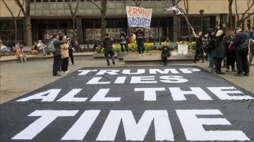 Trump, hakkındaki su&ccedil;lamalar sebebiyle New York'ta hakim karşısına &ccedil;ıkıyor