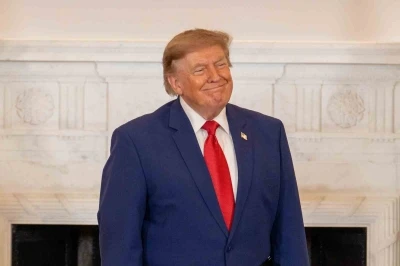 Trump: "İran ile temasları fazla b&uuml;y&uuml;tmeden y&uuml;r&uuml;t&uuml;yoruz"