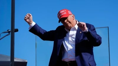 Trump'tan Kanada'yı k&uuml;&ccedil;&uuml;k d&uuml;ş&uuml;ren a&ccedil;ıklama