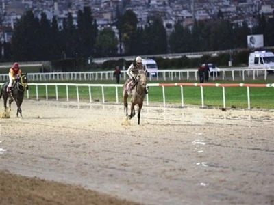 TSYD İzmir Koşusu'nda zafer Queen Sev'in