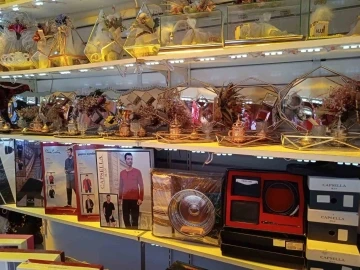 Tuhafiyeci esnafı &ccedil;eyizlik &uuml;r&uuml;nlerin satışlarından memnun
