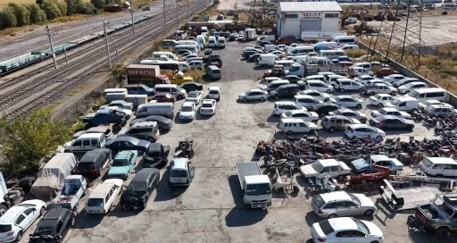 T&uuml;m Yediemin İşletmecileri Federasyonu Başkan Yardımcısı G&uuml;lşan: "Bu arabalar benimle mezara kadar gidecek mi?"
