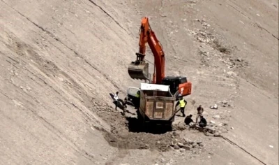 Tunceli&rsquo;de kamyon şarampole yuvarlandı: 1 yaralı
