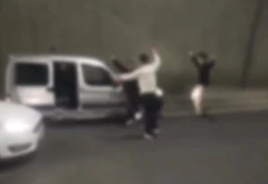 T&uuml;nelde aracını durdurup dans ederek trafik g&uuml;venliğini tehlikeye sokan s&uuml;r&uuml;c&uuml;ye 180 bin TL ceza