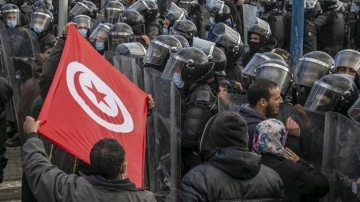 Tunus, Yasemin Devrimi&rsquo;nin 13. yılına siyasi ve ekonomik istikrarsızlığın g&ouml;lgesinde girdi