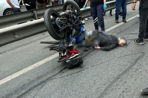 Tur otob&uuml;s&uuml; ile motosiklet &ccedil;arpıştı; 1 &ouml;l&uuml;
