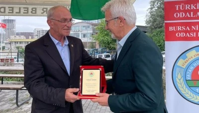 Turgay Erdem'e tarıma katkıları i&ccedil;in plaket verildi