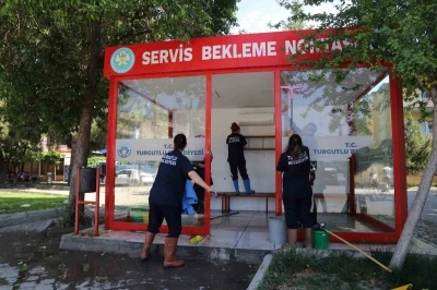 Turgutlu Belediyesi Temizlik İşleri M&uuml;d&uuml;rl&uuml;ğ&uuml;nden bahar T-temizliği
