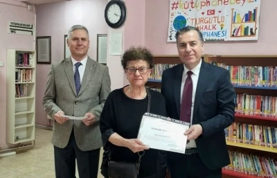 Turgutlu&rsquo;da en &ccedil;ok kitap okuyanlar &ouml;d&uuml;llendirildi
