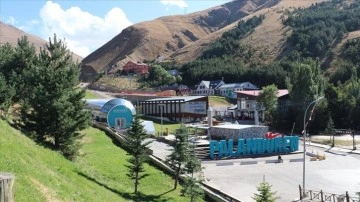 Turistlere kayak garantisi veren Paland&ouml;ken yeni sezona hazırlanıyor