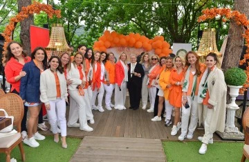T&uuml;rk Anneler Derneği Bursa Şubesi'nden Anneler G&uuml;n&uuml;'nde defile