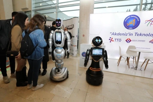 T&uuml;rk Astronot Akdeniz Bilişim Zirvesi&rsquo;nde
