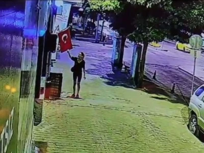 T&uuml;rk bayrağını yakan kadın yakalandı