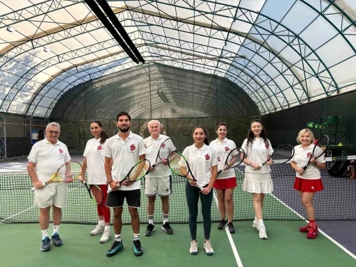 T&uuml;rk B&ouml;brek Vakfı&rsquo;nın d&uuml;zenlediği 2. Cumhuriyet Tenis Turnuvası başladı
