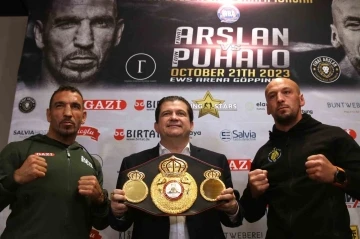 T&uuml;rk boks&ouml;r Fırat Arslan, rakibiyle ilk kez g&ouml;z g&ouml;ze geldi
