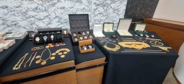 &rsquo;T&uuml;rk Escobar&rsquo; lakaplı Urfi &Ccedil;etinkaya&rsquo;nın su&ccedil; &ouml;rg&uuml;t&uuml;ne d&uuml;zenlenen operasyonda ele ge&ccedil;irilenler emniyette sergilendi