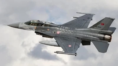 T&uuml;rk F-16'sı Romanya hava sahasında bu şekilde g&ouml;r&uuml;nt&uuml;lendi