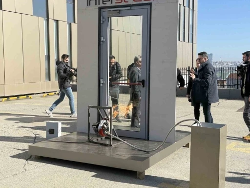 T&uuml;rk firmasından ısıya dayanıklı cam kapı
