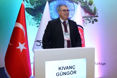 T&uuml;rk G&ouml;z Hekimleri Canlı Cerrahide D&uuml;nyaya &Ouml;nc&uuml;l&uuml;k Ediyor