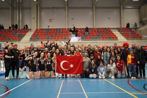 T&uuml;rk Hava Yolları, CEV Kupası&rsquo;nda &ccedil;eyrek finalin kapısını araladı
