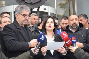 T&uuml;rk Metal Bursa şubeleri MESS binası &ouml;n&uuml;ne siyah &ccedil;elenk bıraktı